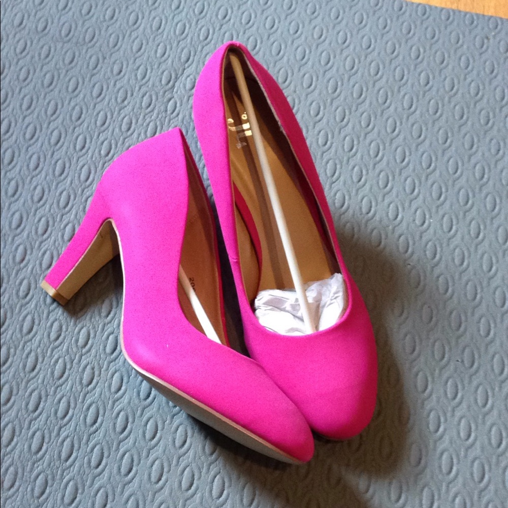 Pink fake sueded pumps size 9